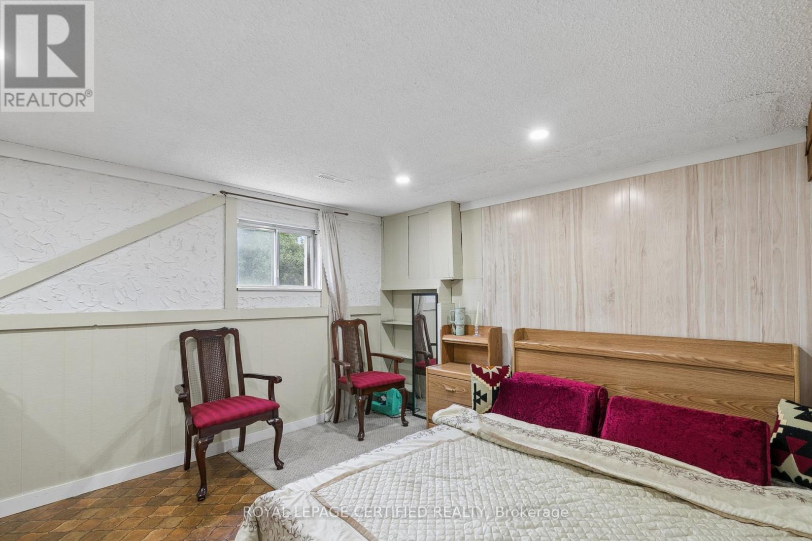 1121 VALENTINE DRIVE - 25