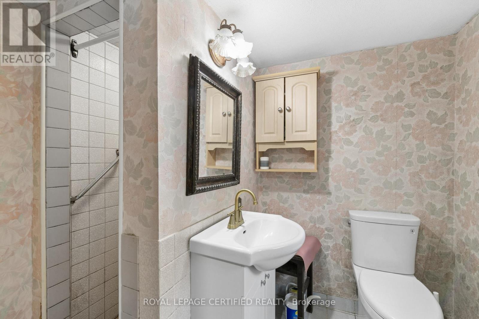 1121 VALENTINE DRIVE - 26