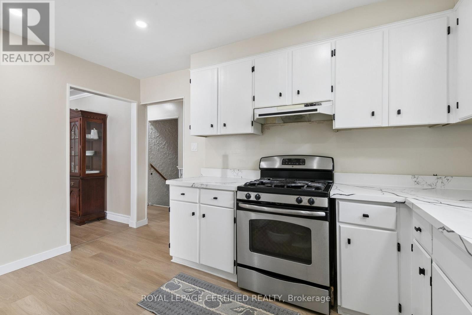 1121 VALENTINE DRIVE - 15