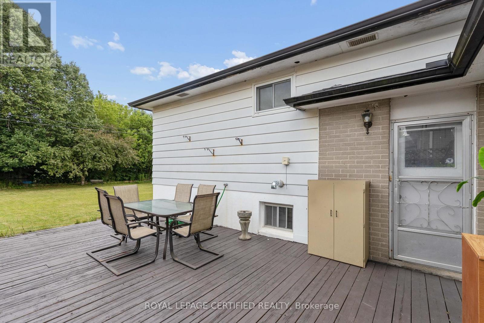 1121 VALENTINE DRIVE - 28