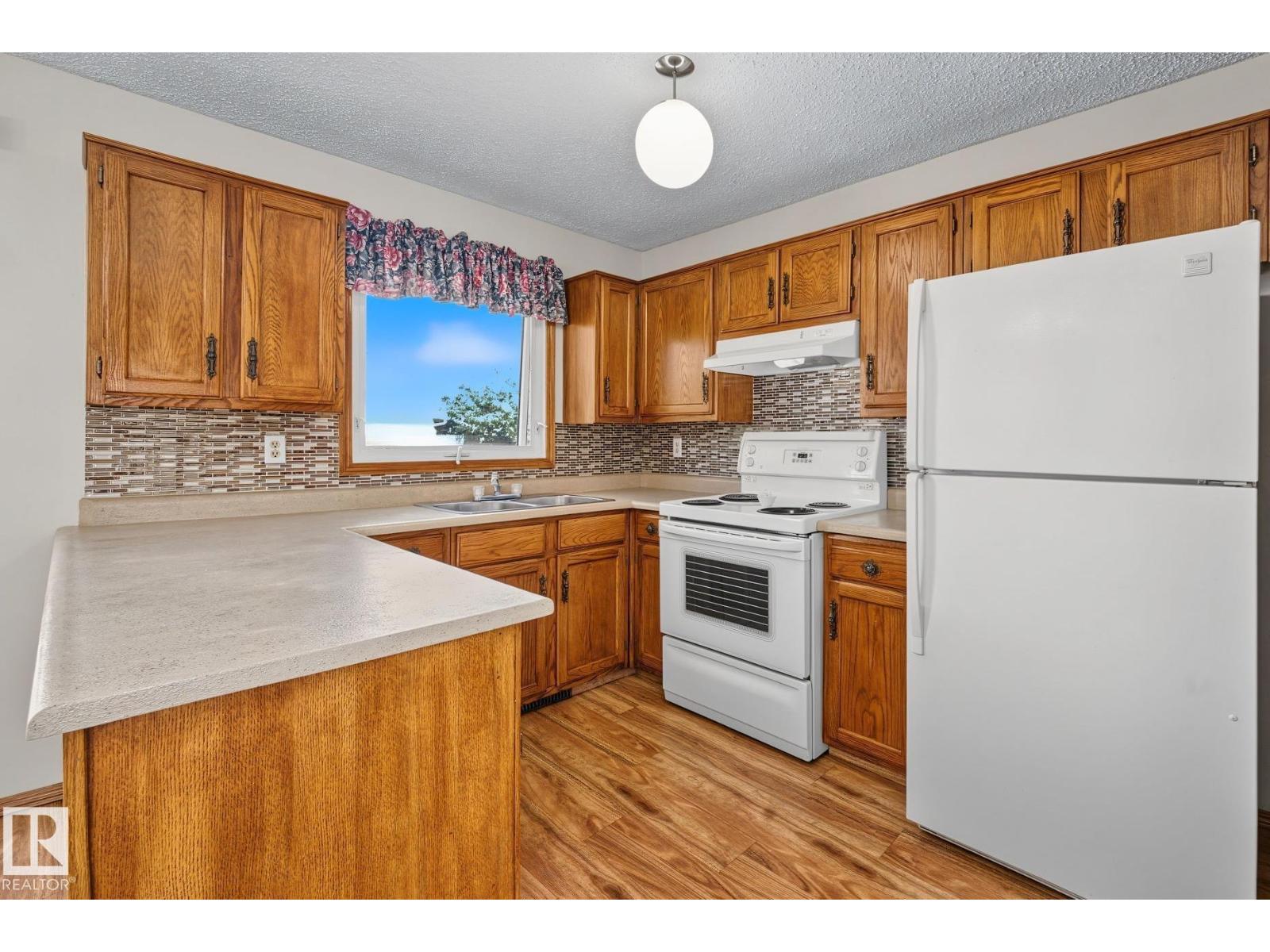 9516 173 AV NW - 10