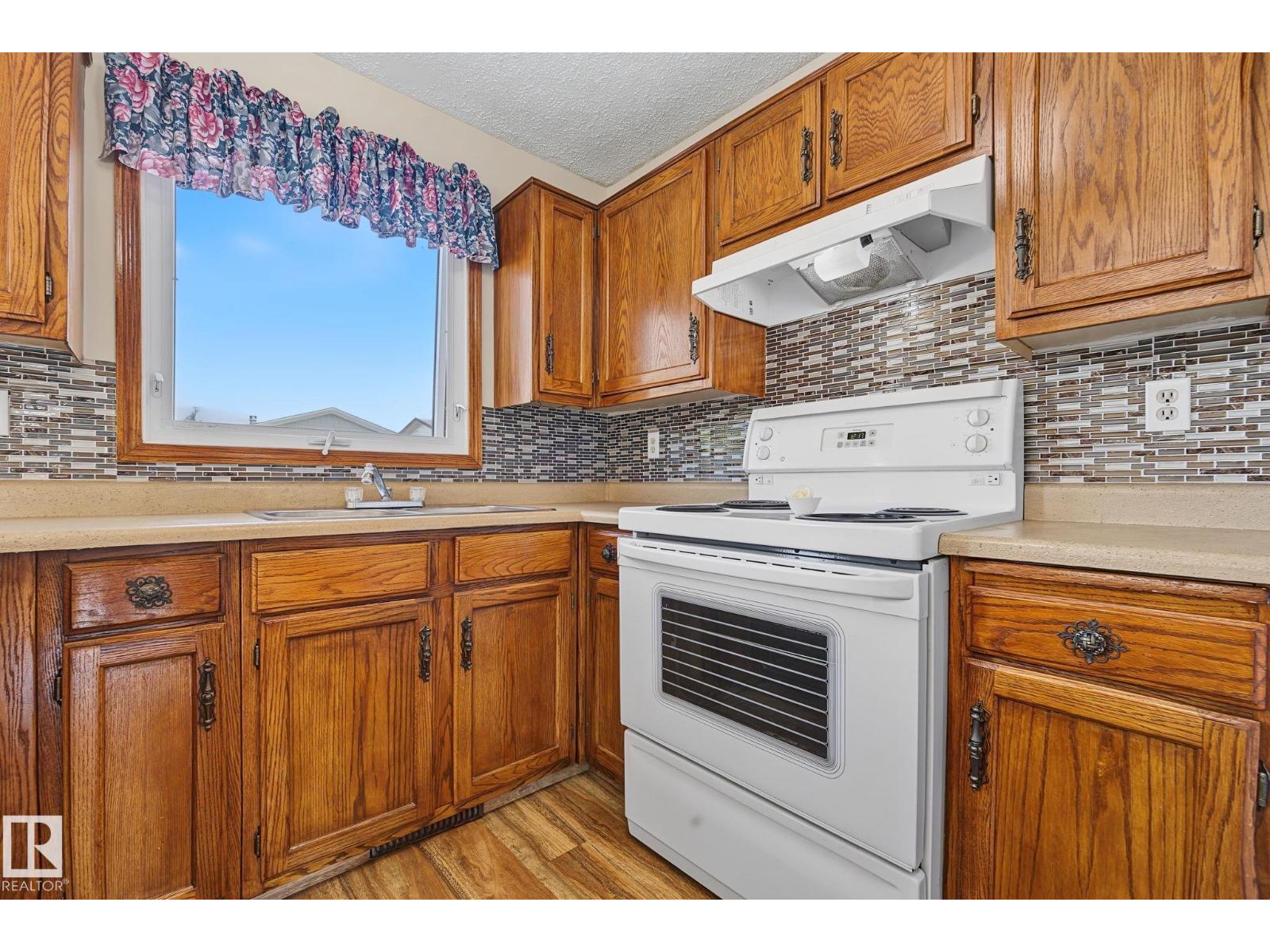 9516 173 AV NW - 11