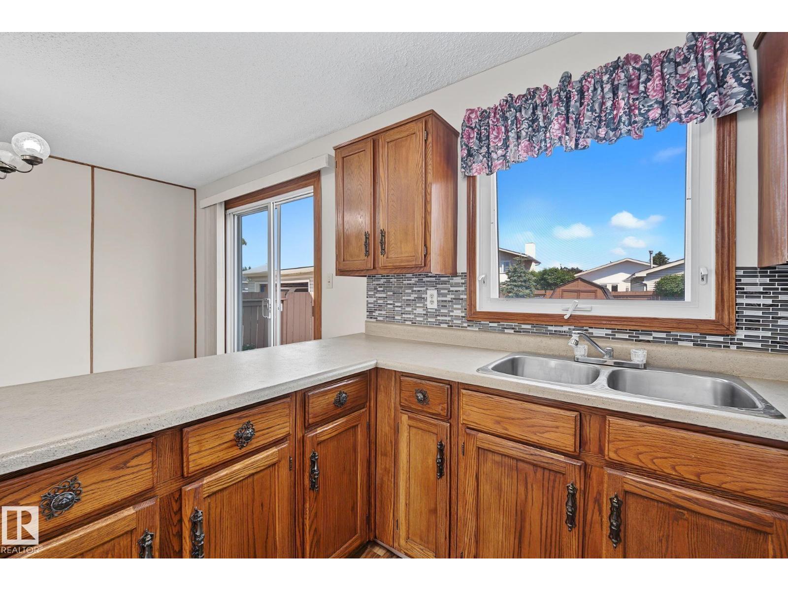 9516 173 AV NW - 13