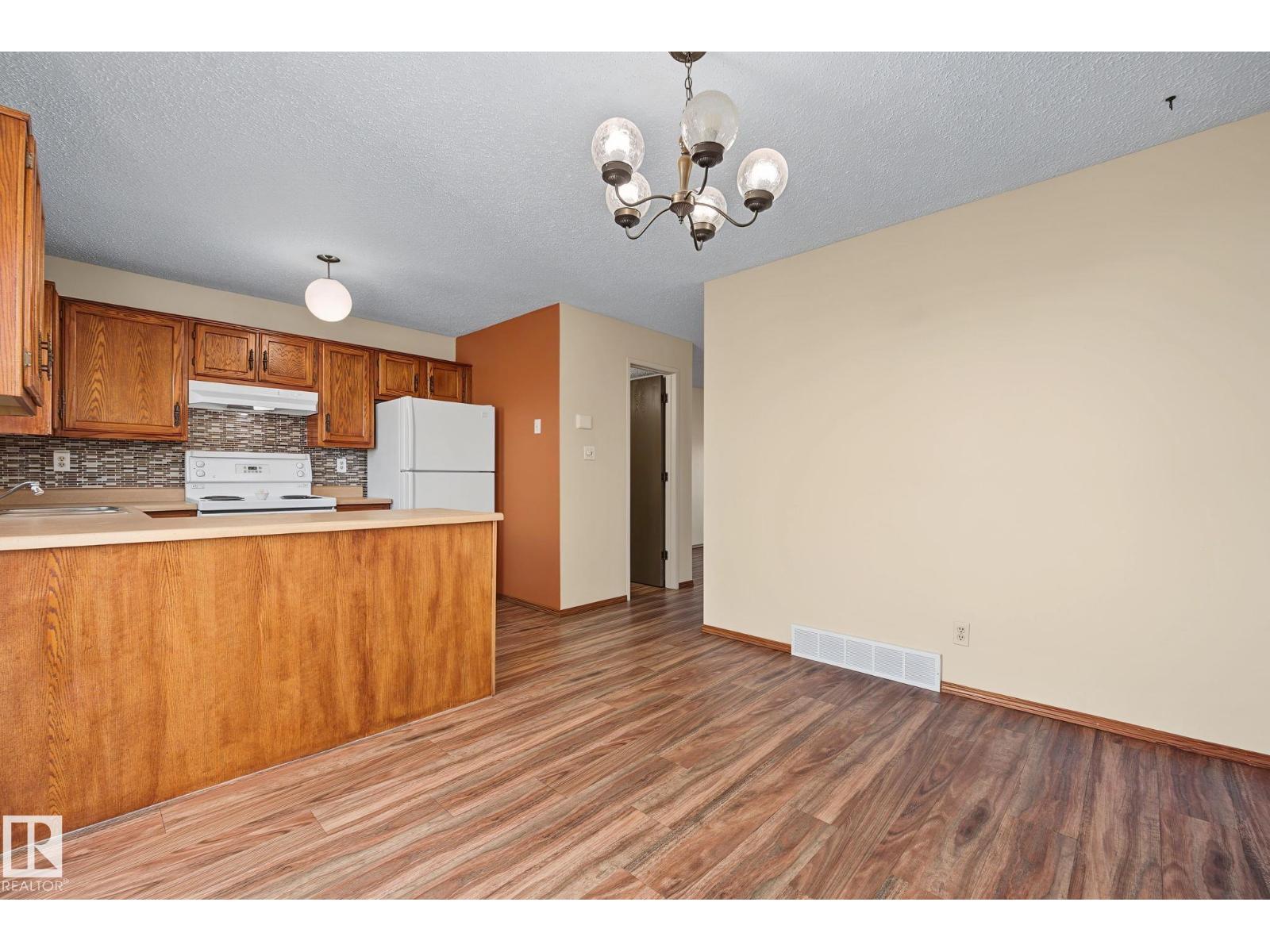 9516 173 AV NW — photo 9