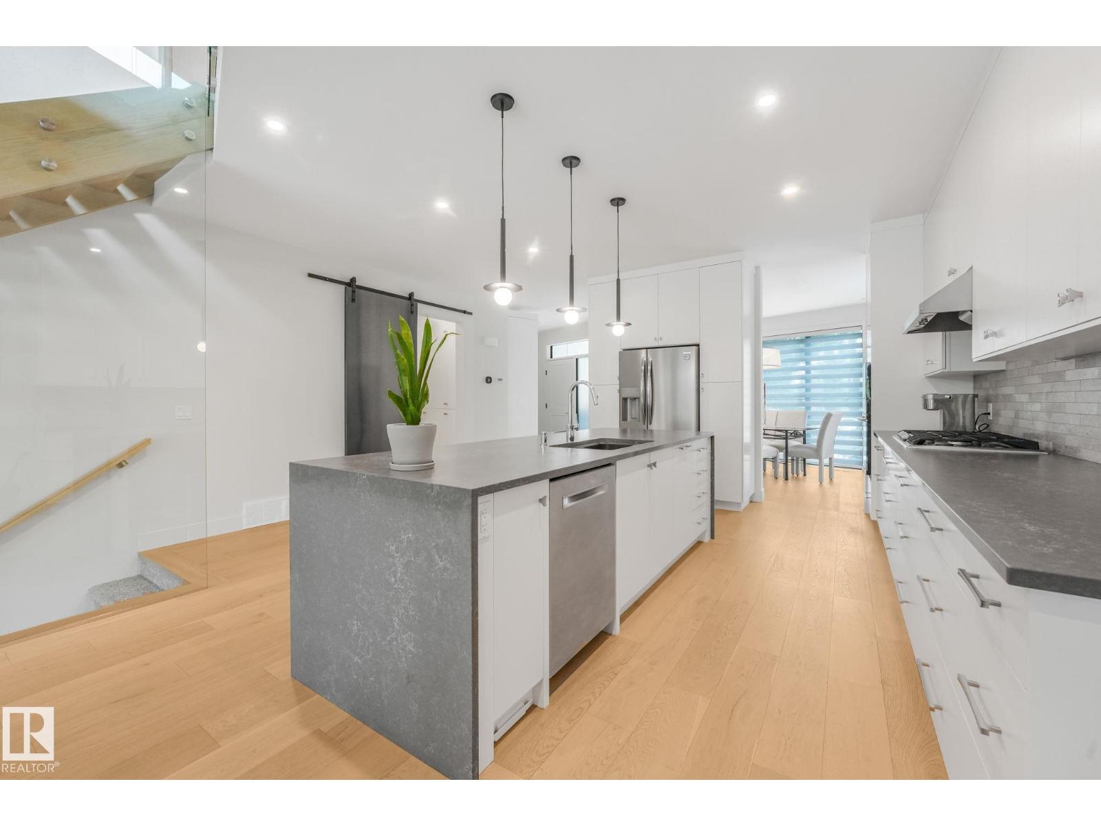 11247 71 AV NW - 12