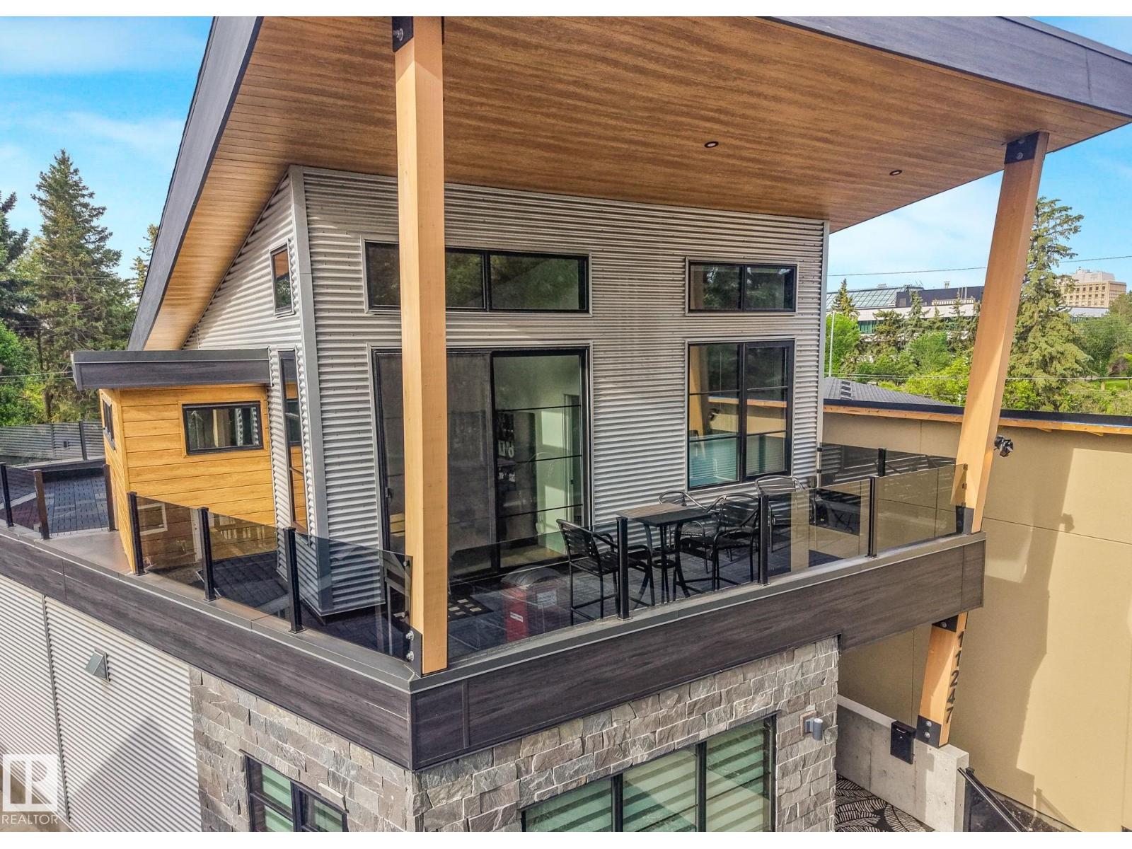 11247 71 AV NW - 3