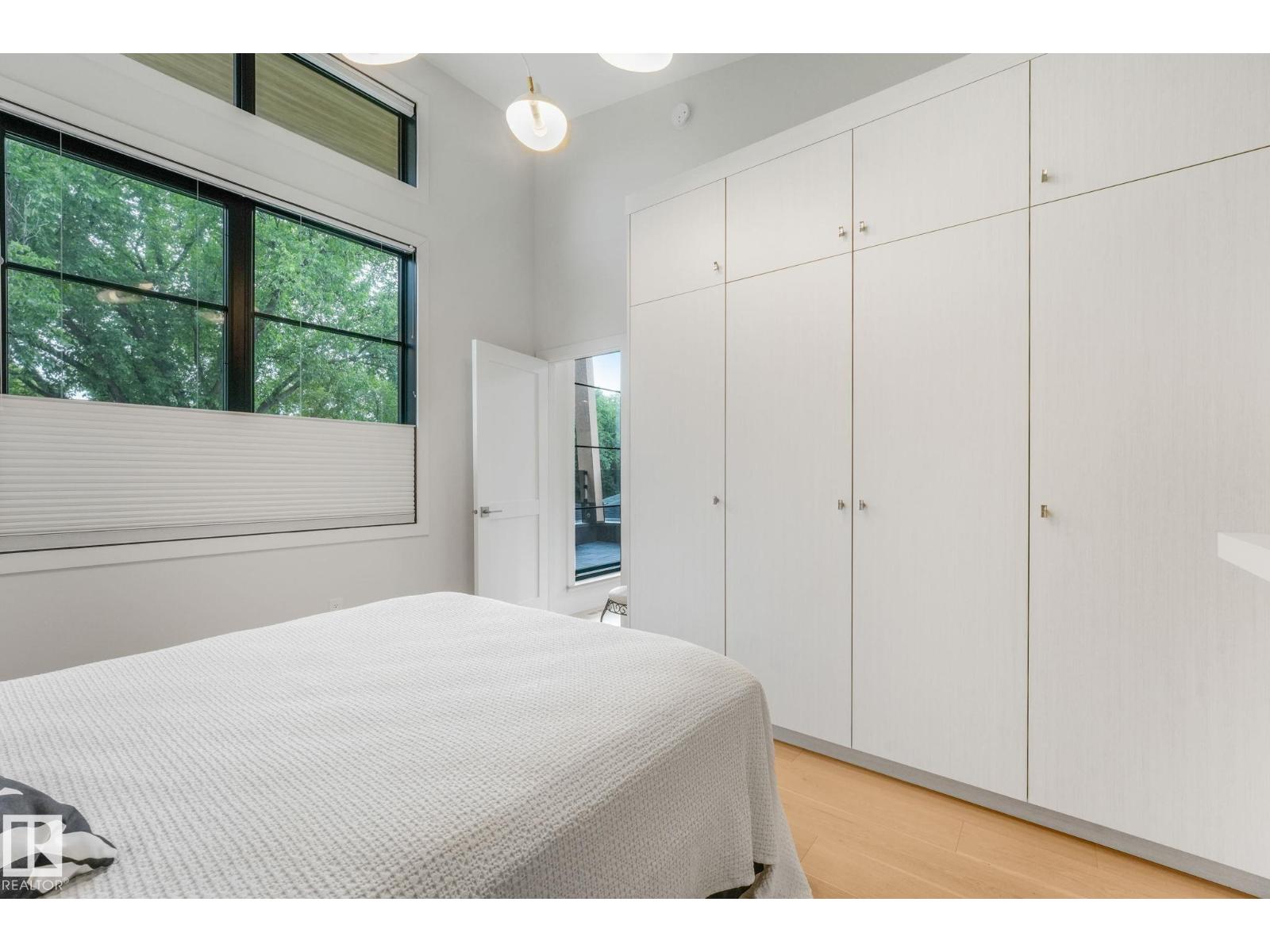 11247 71 AV NW - 45