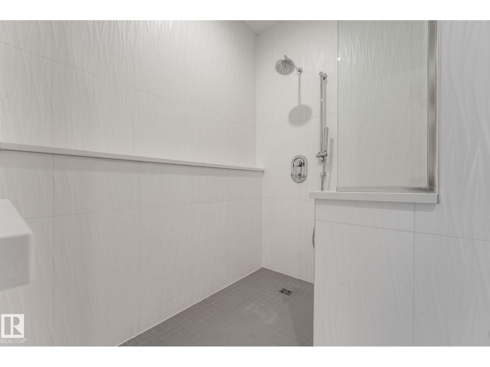 11247 71 AV NW - 30