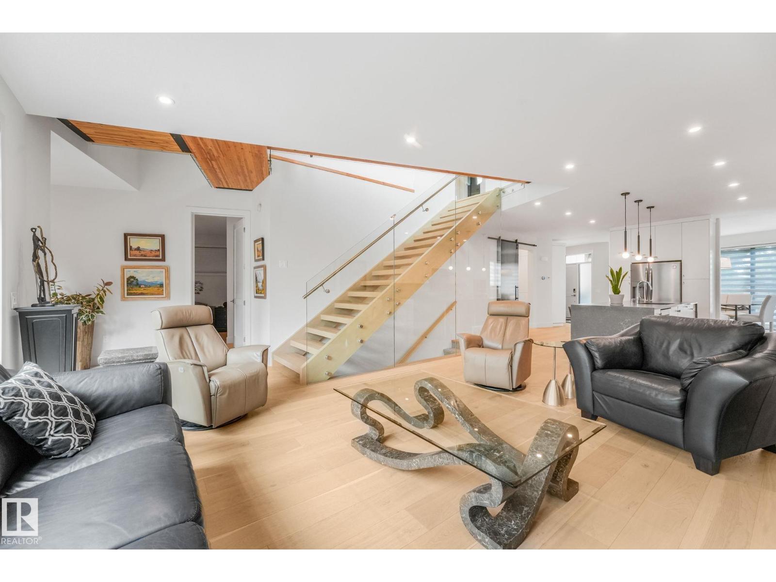 11247 71 AV NW - 18