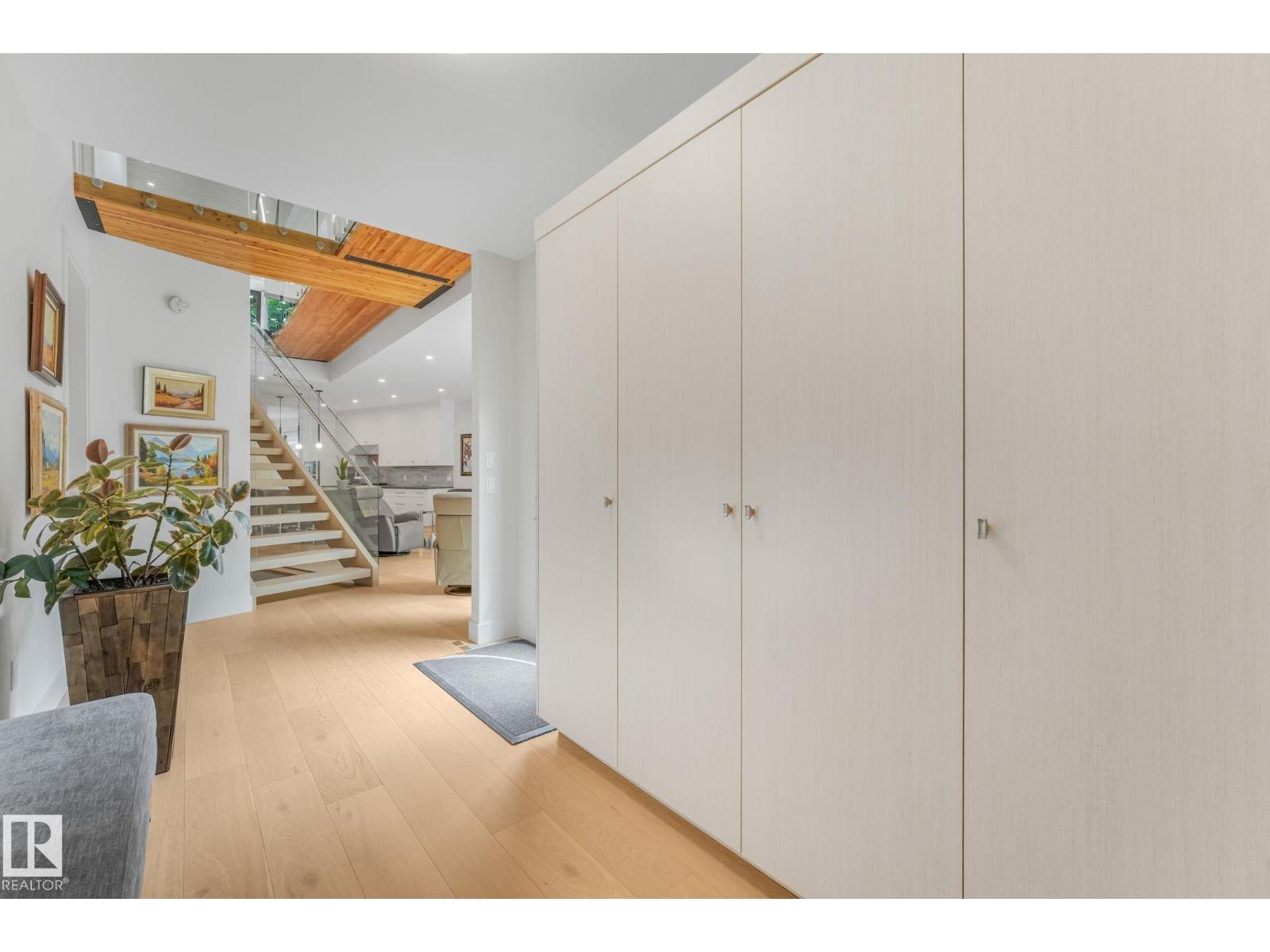 11247 71 AV NW - 22