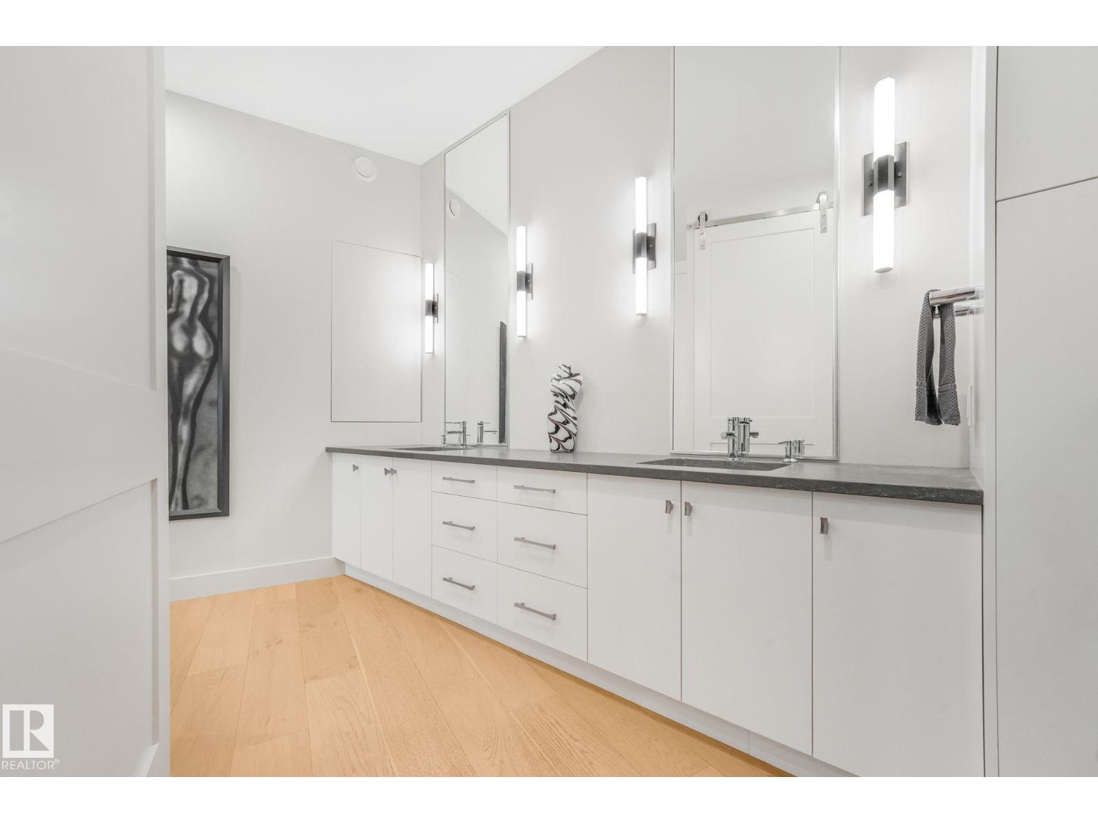 11247 71 AV NW - 26