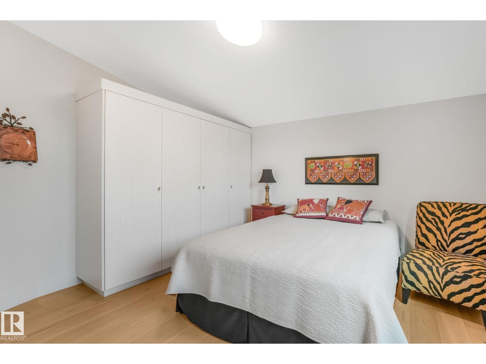 11247 71 AV NW - 47