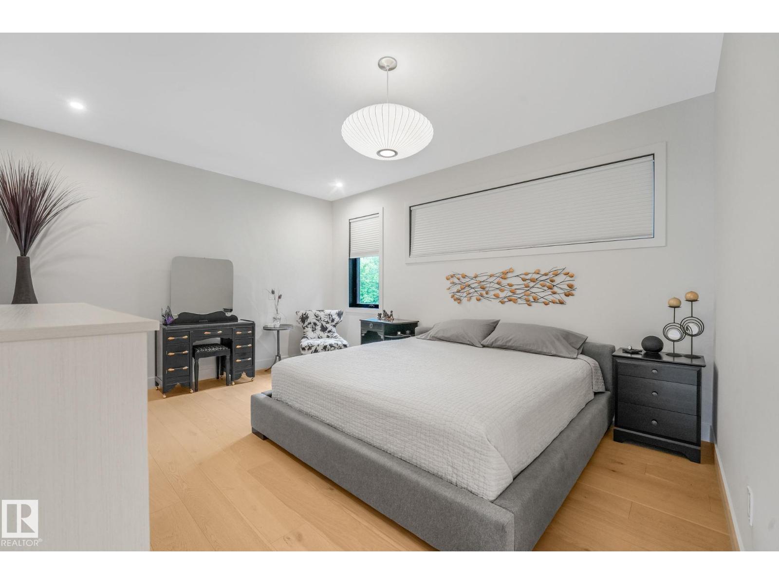 11247 71 AV NW - 23