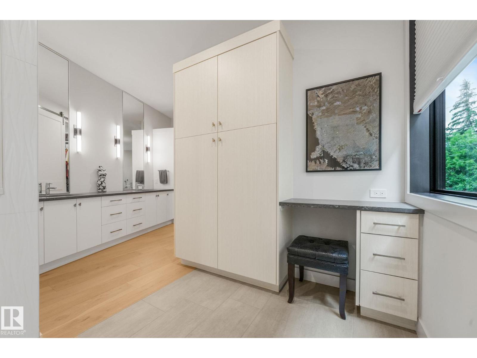 11247 71 AV NW - 29