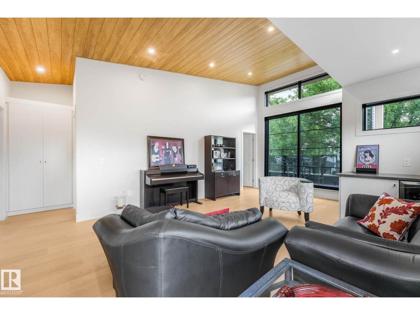 11247 71 AV NW - 37