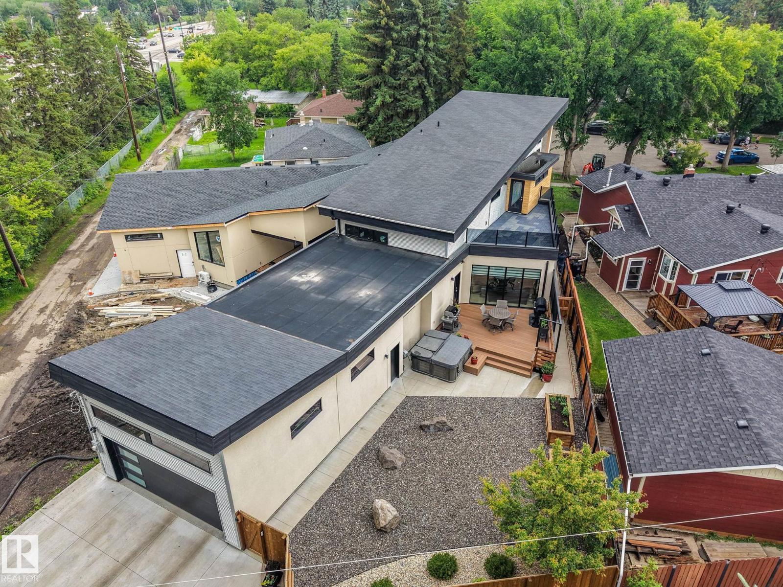 11247 71 AV NW - 72