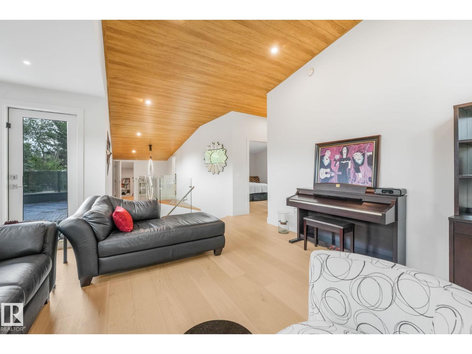 11247 71 AV NW - 38