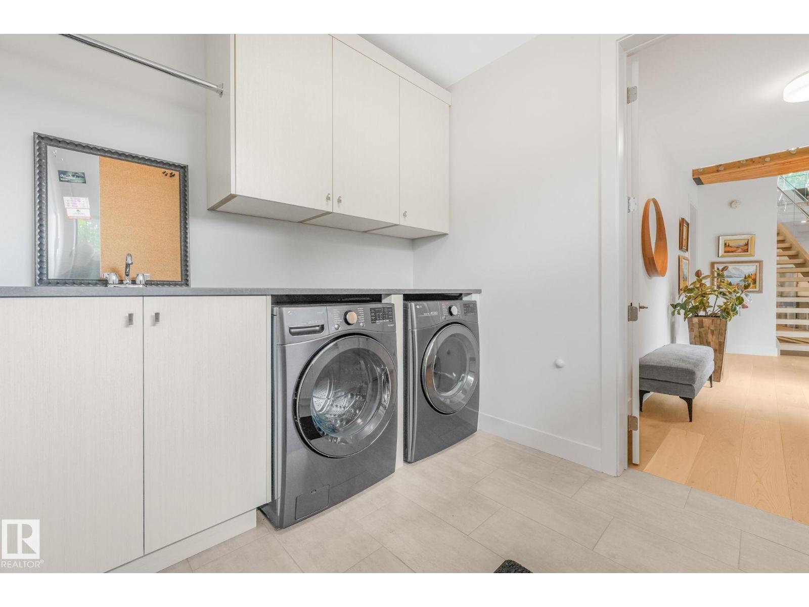 11247 71 AV NW - 32