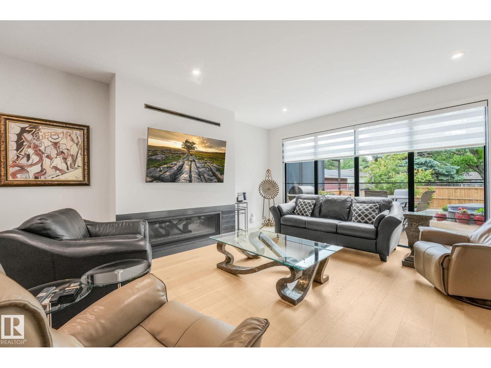 11247 71 AV NW - 16