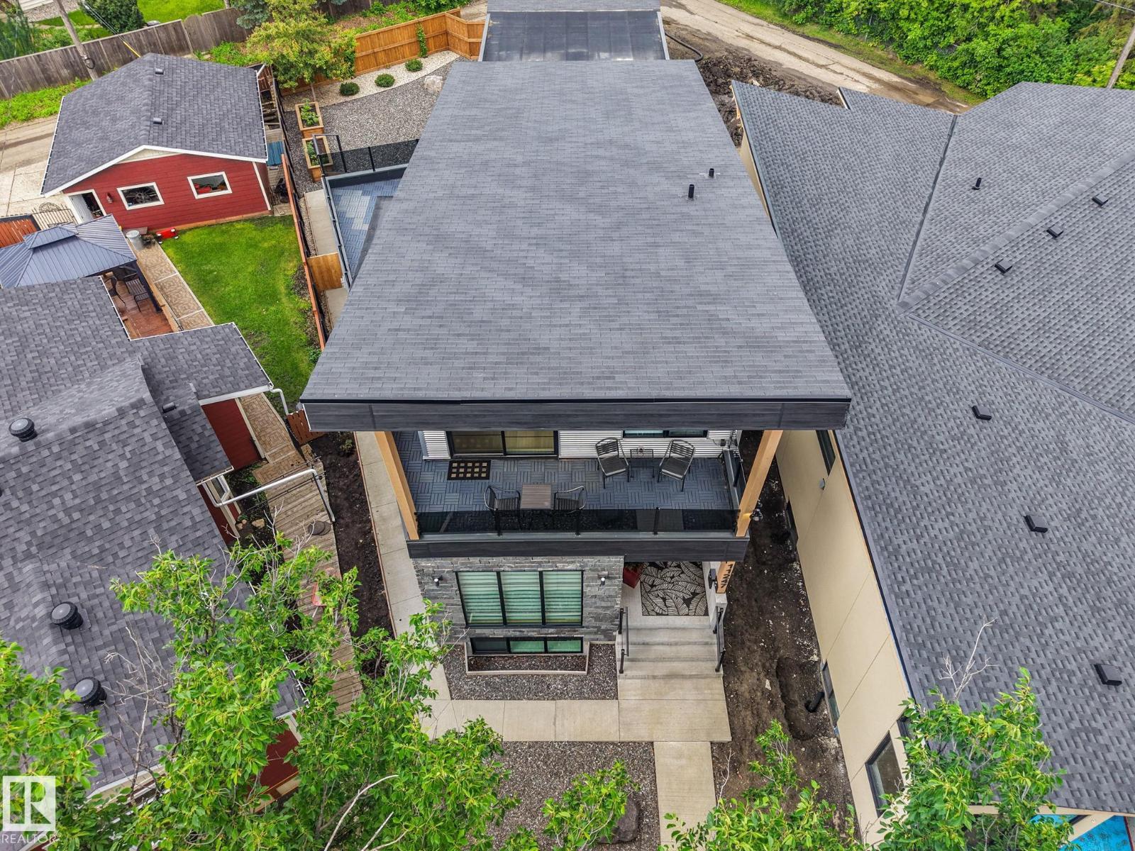 11247 71 AV NW - 73