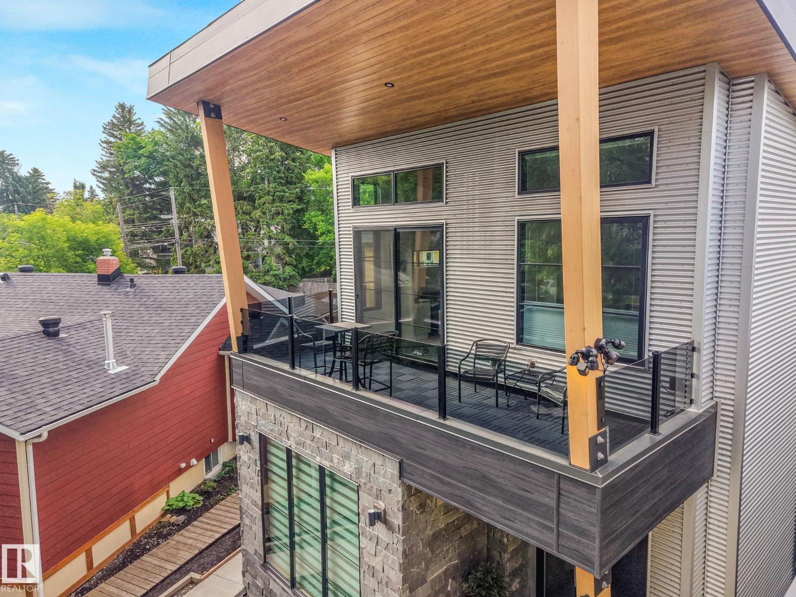 11247 71 AV NW - 4
