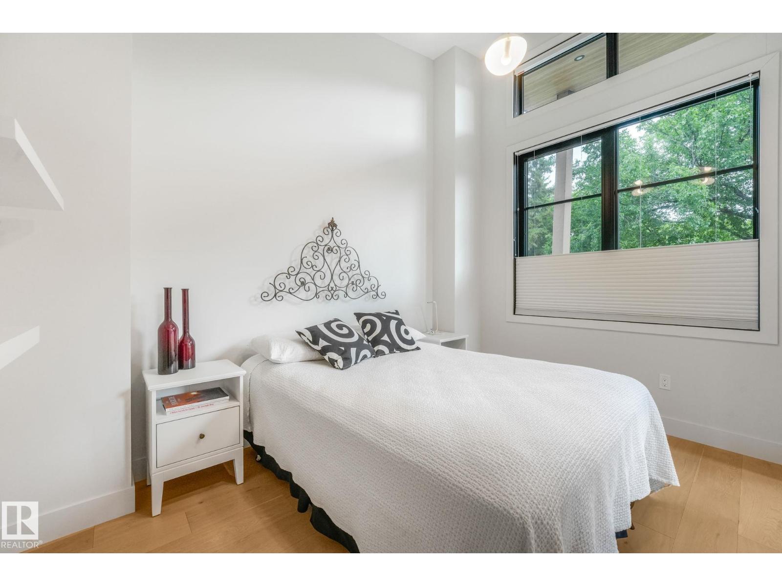 11247 71 AV NW - 44