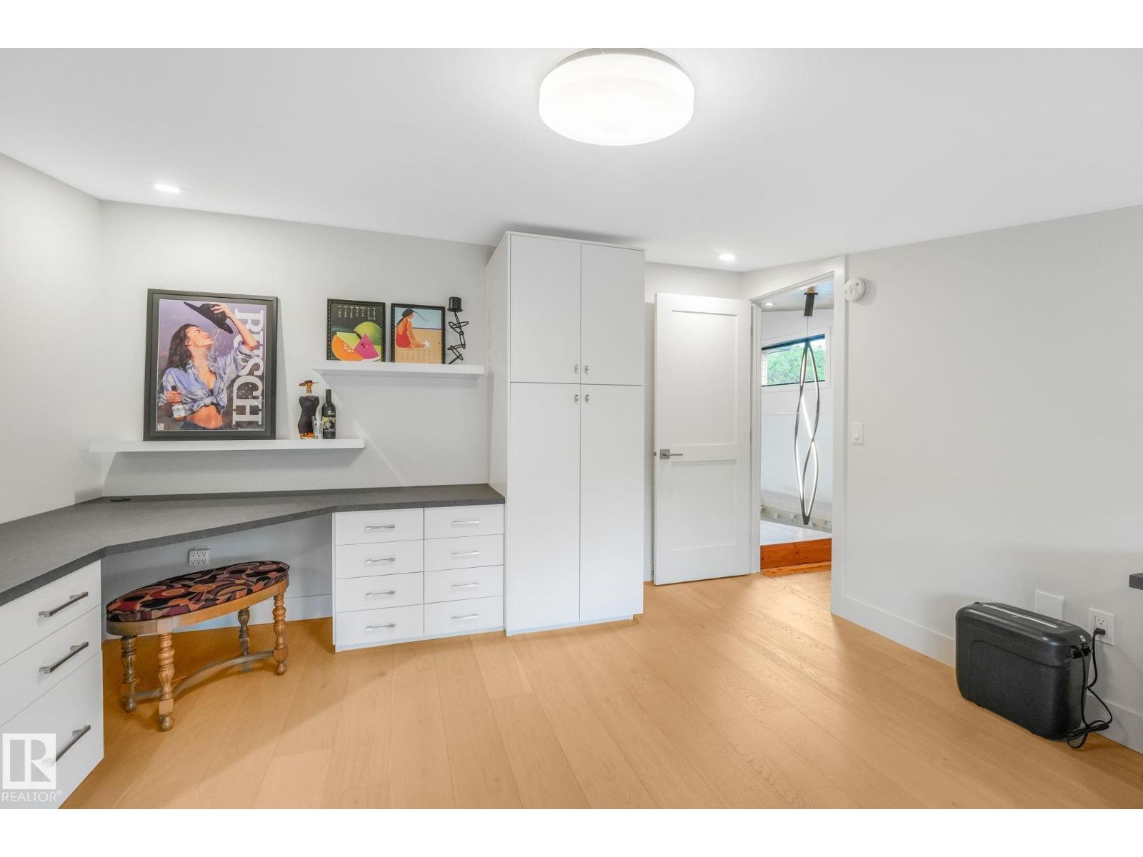11247 71 AV NW - 53