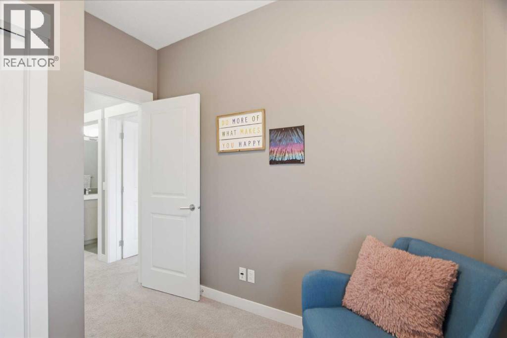 #2101 5305 32 Avenue SW - 32