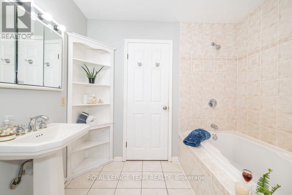 42165 COMBERMERE ROAD - 22