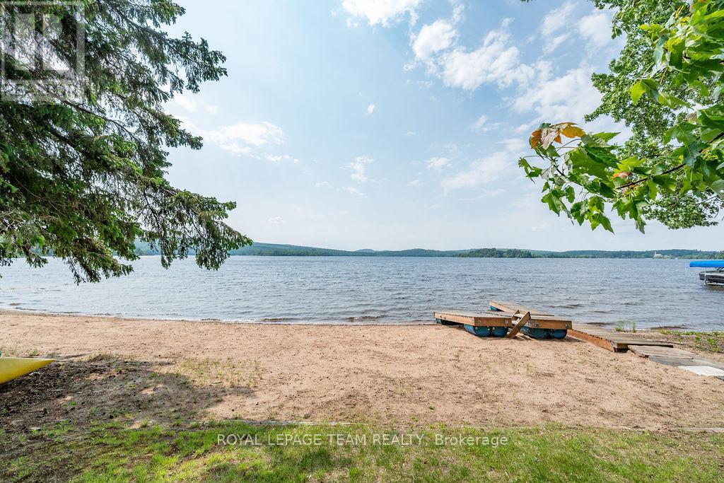 42165 COMBERMERE ROAD - 43