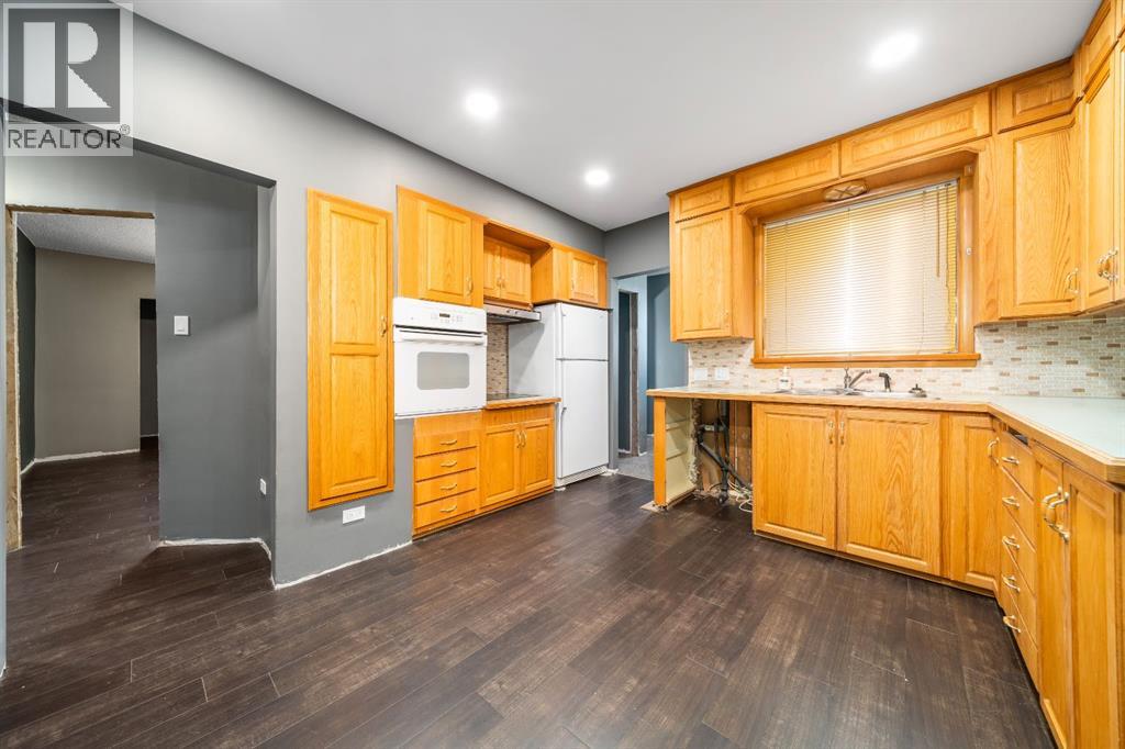 121 5 Street SE — photo 12
