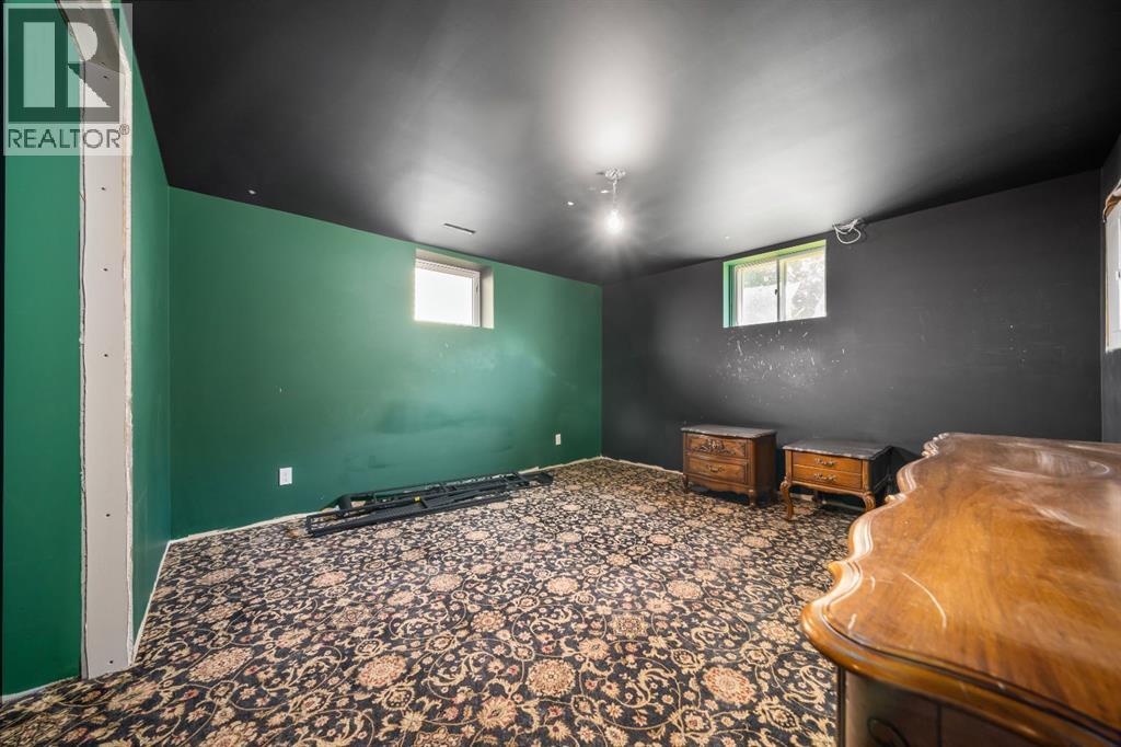 121 5 Street SE — photo 21