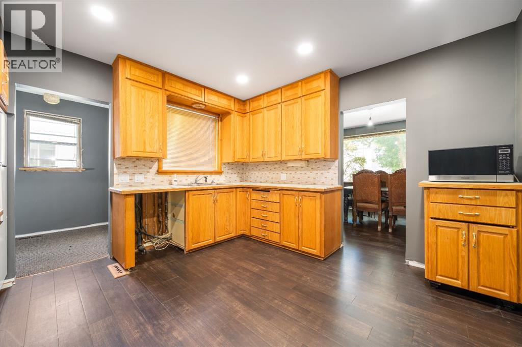 121 5 Street SE — photo 10