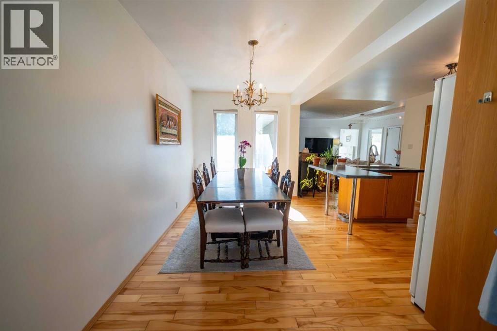 1410 42 Street SW — photo 16