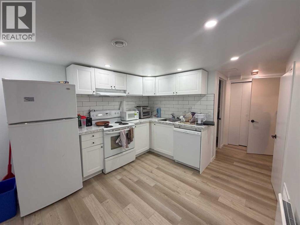 1410 42 Street SW — photo 20