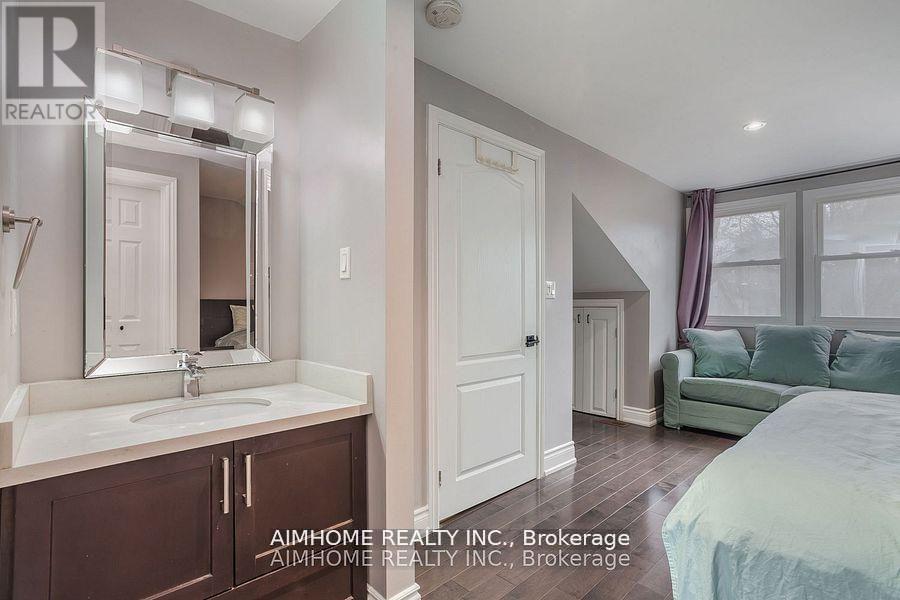 #CH#2 360 R DUNDAS STREET E - 18