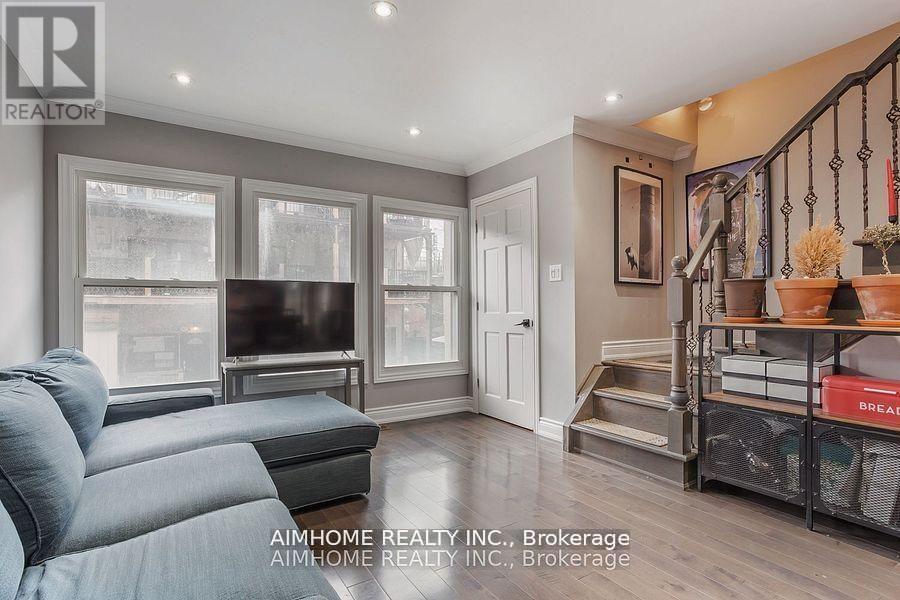 #CH#2 360 R DUNDAS STREET E - 9