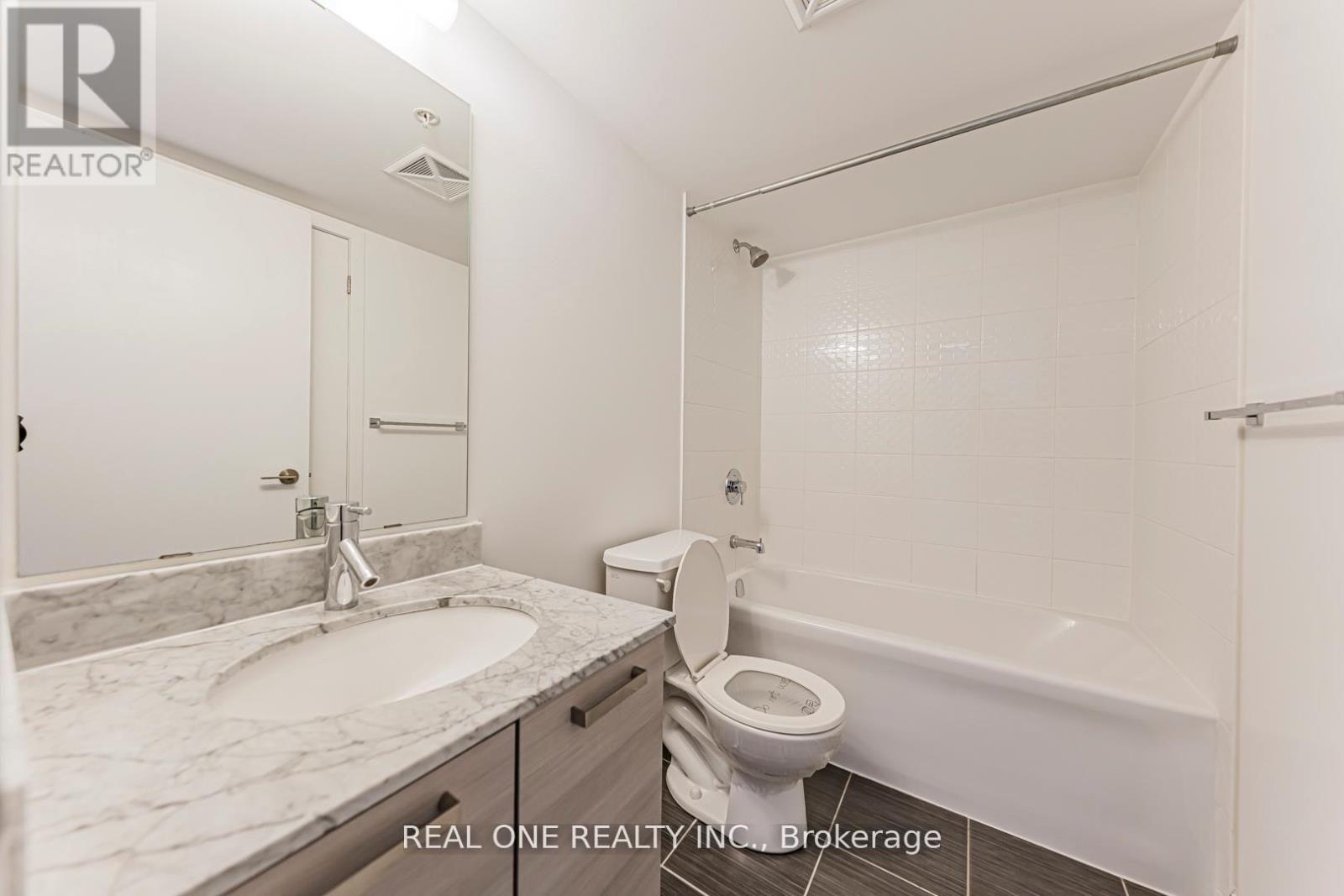 #846 68 ABELL STREET - 18