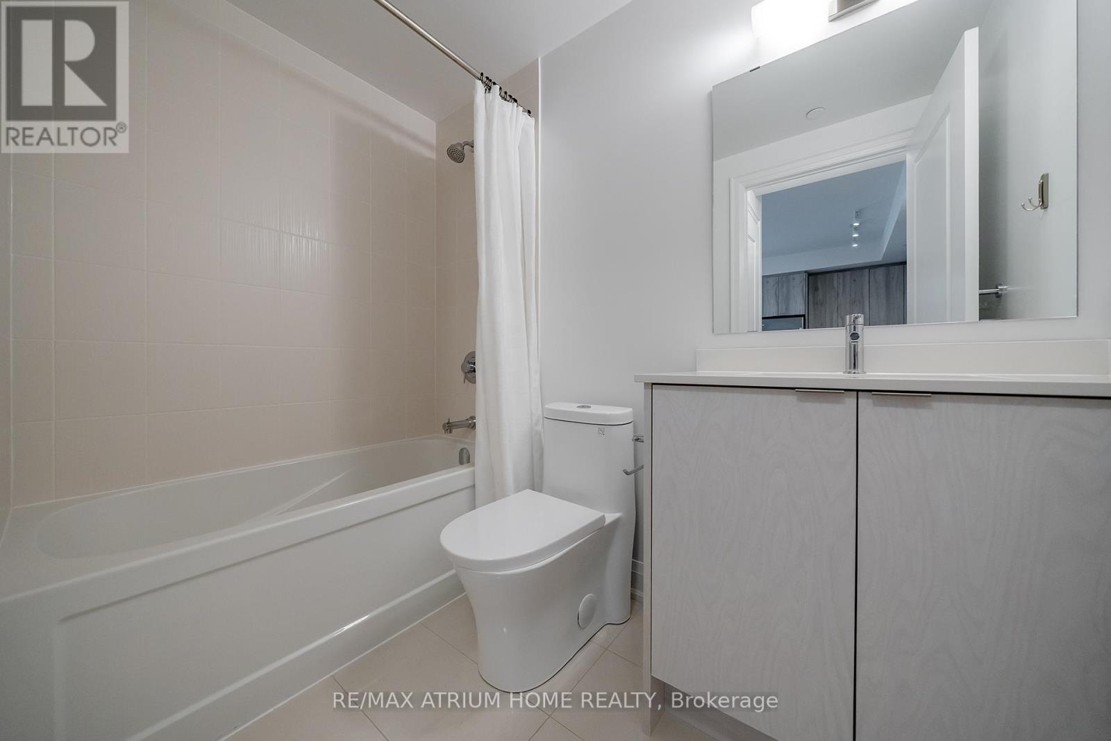 #1004 10 GATINEAU DRIVE - 17