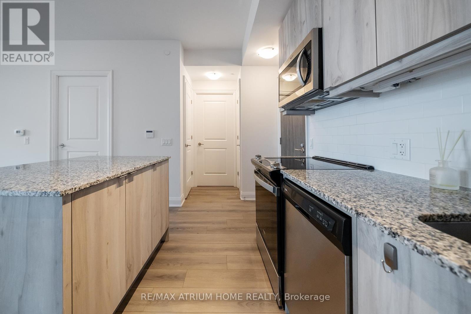 #1004 10 GATINEAU DRIVE - 8