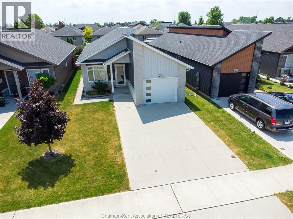 105 Moonstone CRESCENT - 2