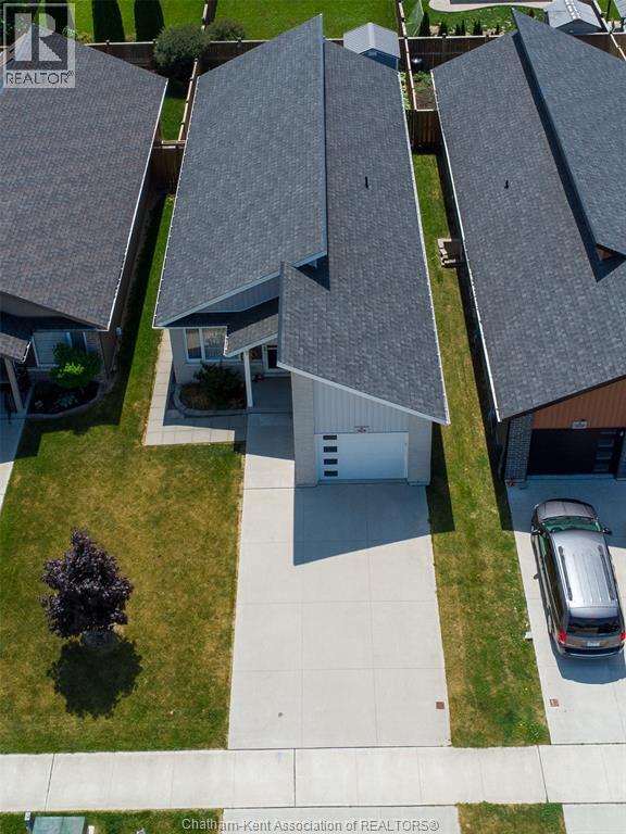 105 Moonstone CRESCENT - 44