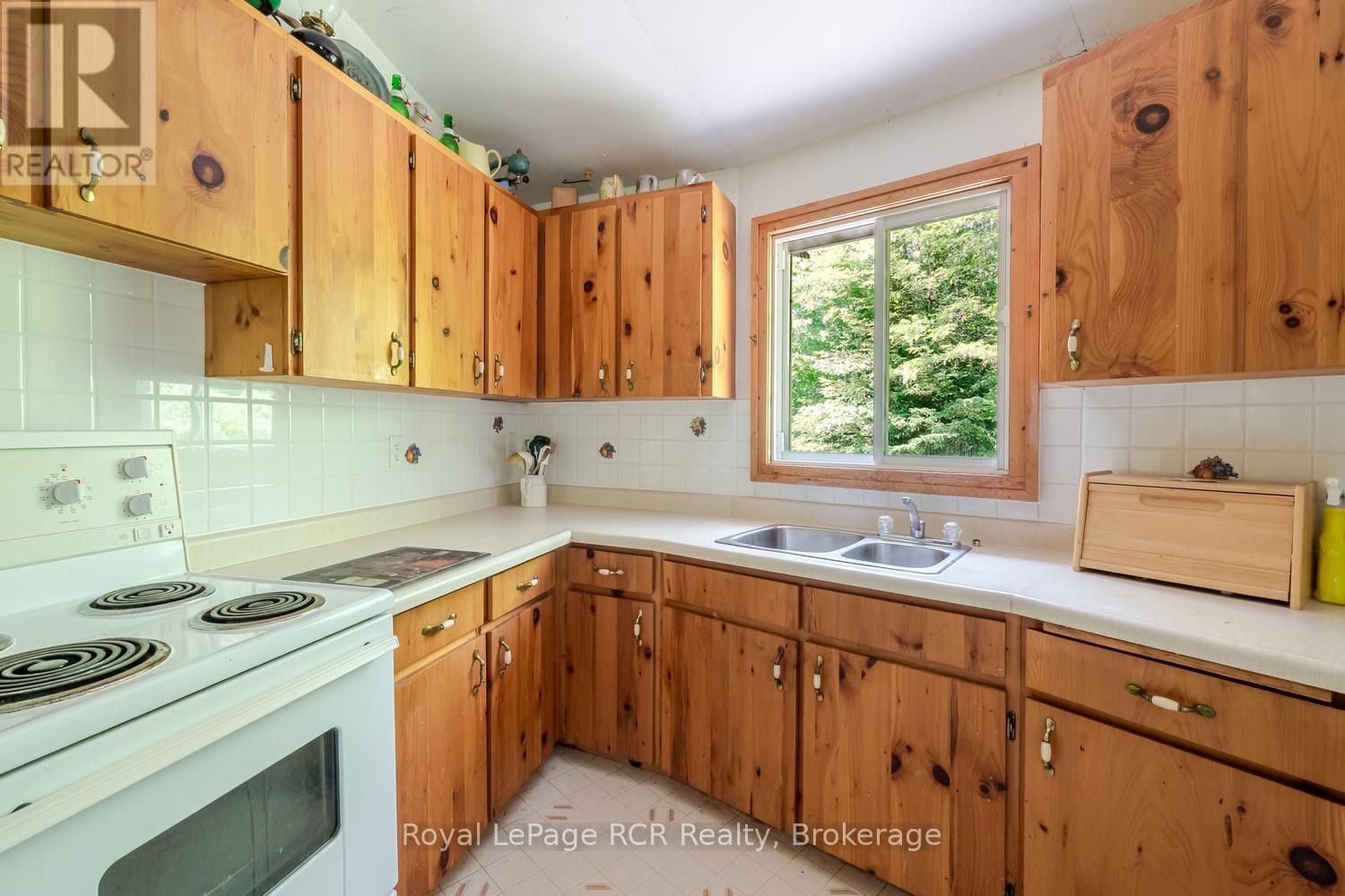 16 YOUNGS DRIVE - 42