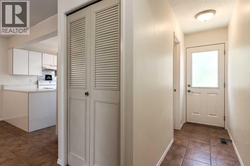 #31 5625 Silverdale Drive NW - 27