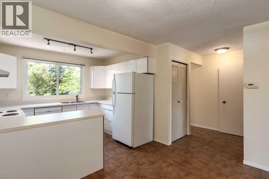 #31 5625 Silverdale Drive NW - 11