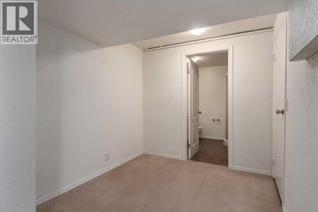 #31 5625 Silverdale Drive NW - 24