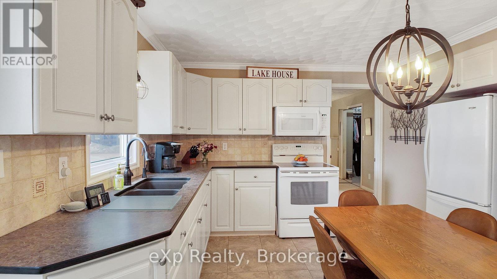 129 LAKE ROSALIND ROAD 1 - 10