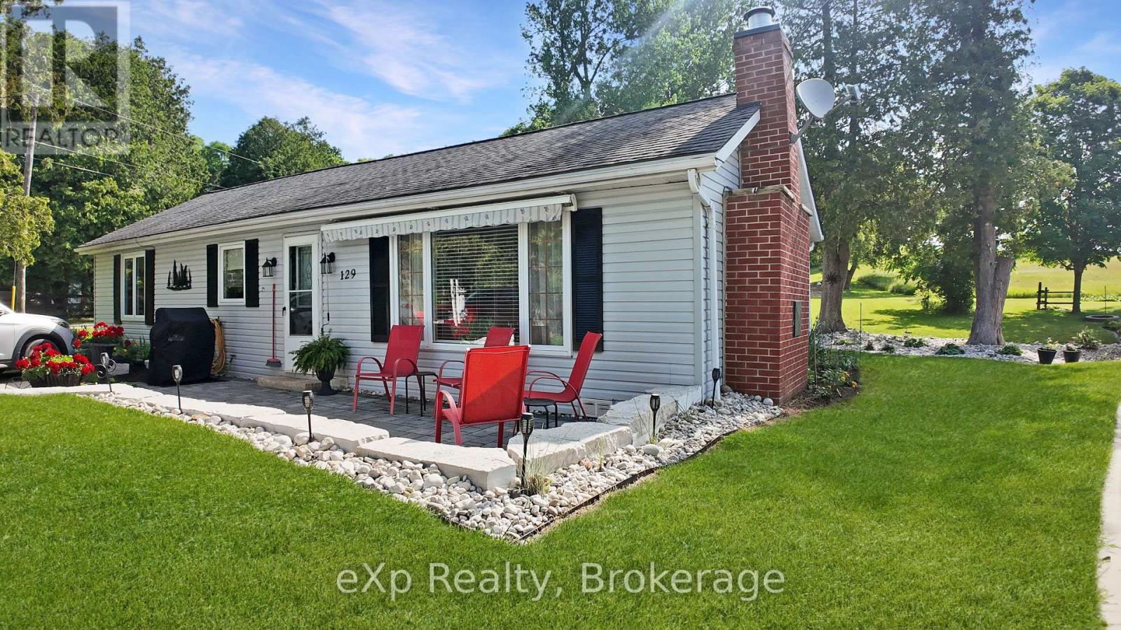 129 LAKE ROSALIND ROAD 1 - 3