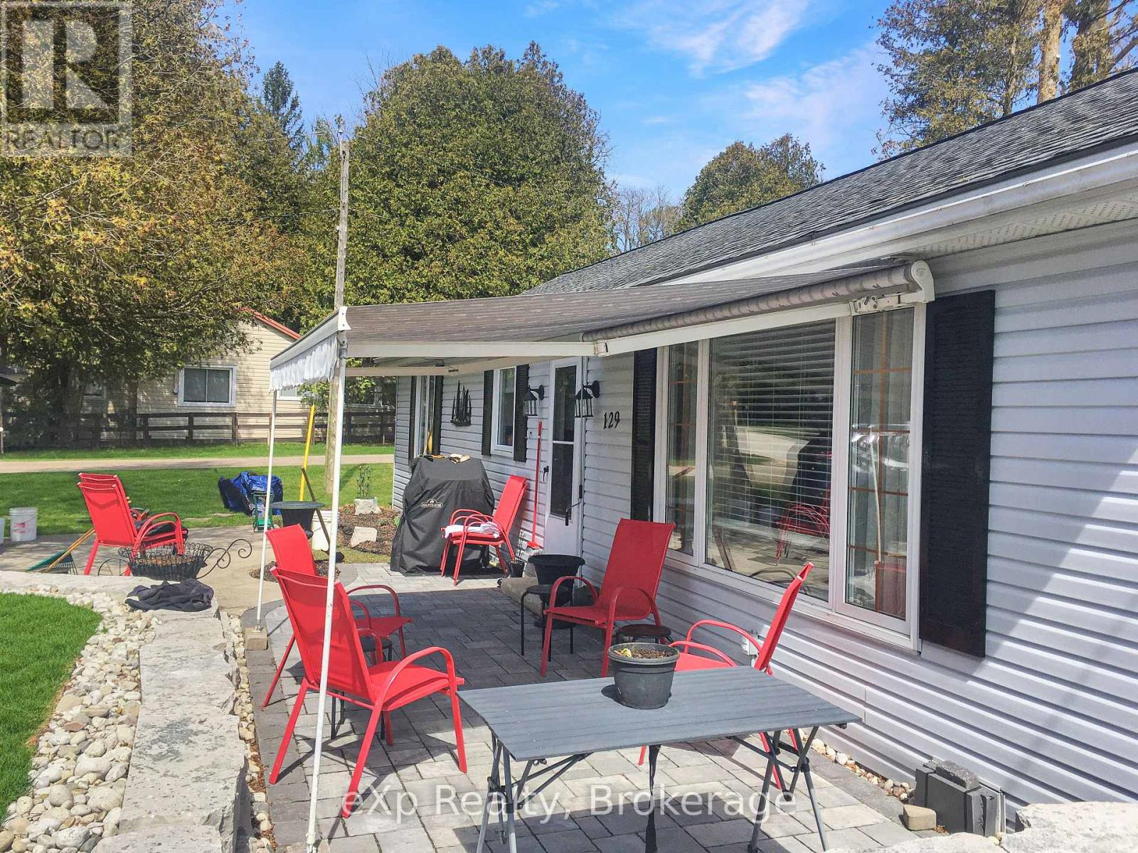 129 LAKE ROSALIND ROAD 1 - 4