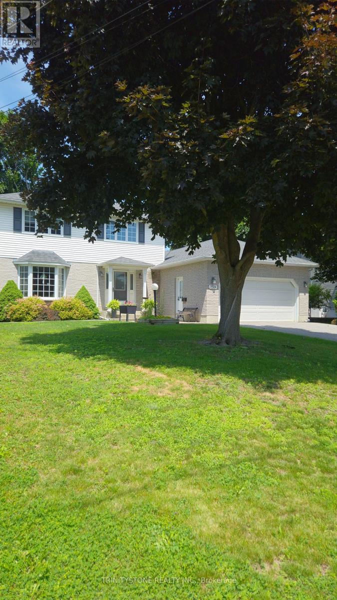 259 LAKE AVENUE E, Ottawa. Luxury613. By Peter Sagos - Image 2